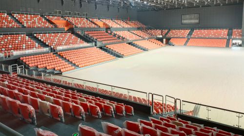 場(chǎng)館座椅的“骨骼”之謎：吹塑 vs 注塑，為何征途座椅選擇氣輔注塑？?